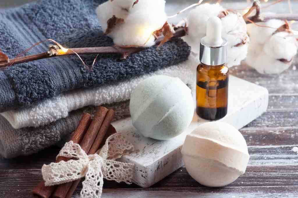 7 Creative Ways to Use Calendula Oil in Bath Bombs缩略图