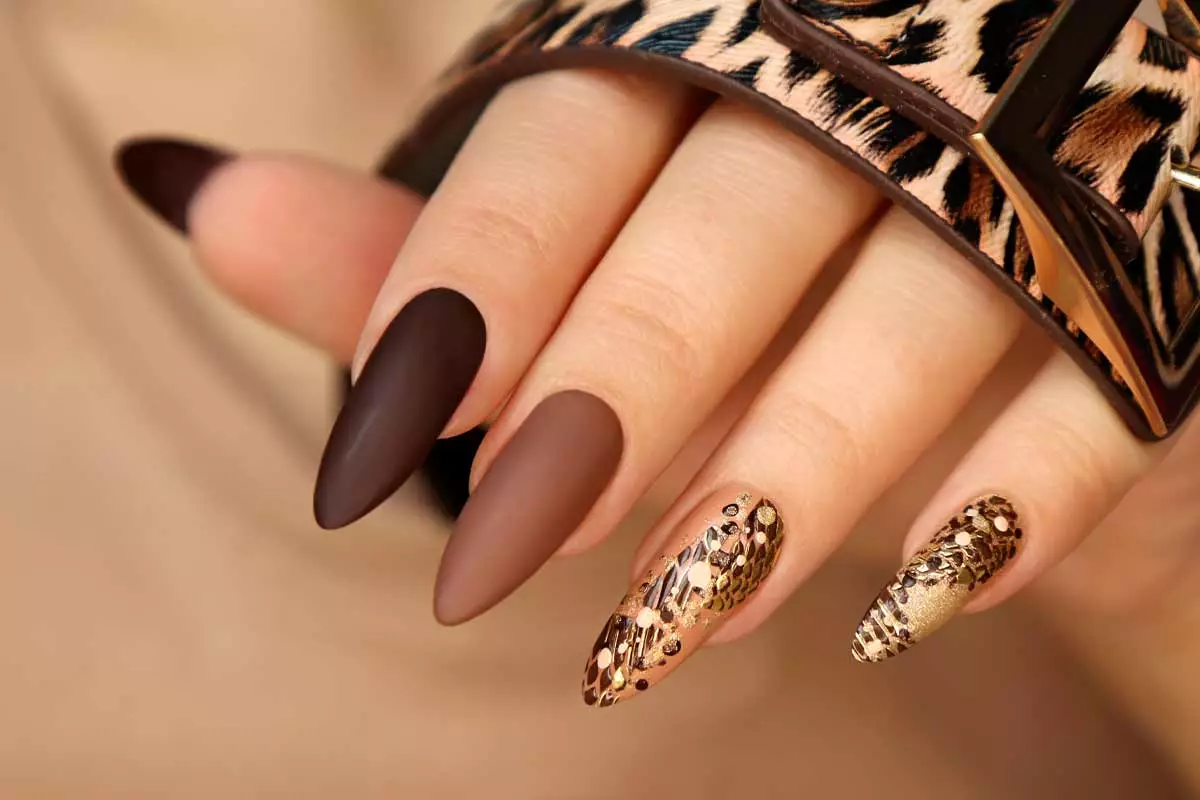 How to Make Your Brown Nails Last Longer插图1