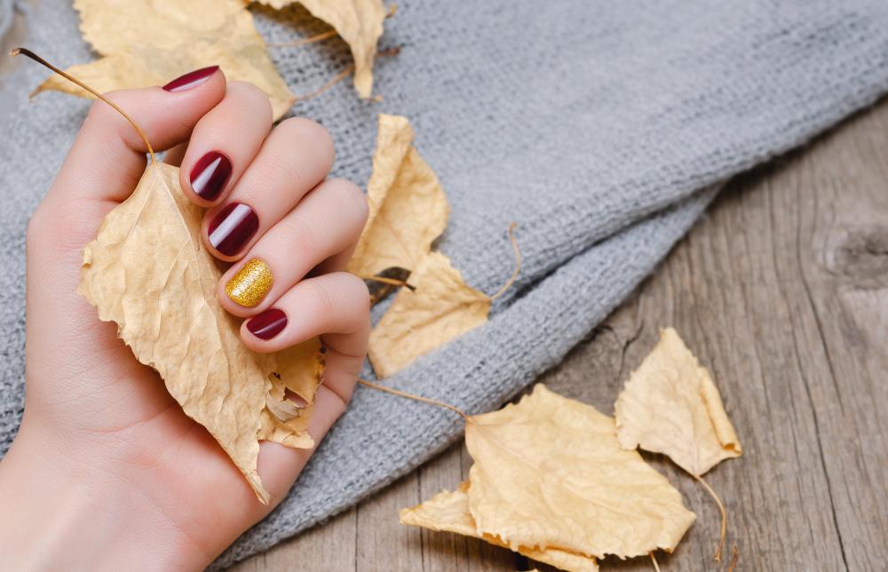 Embrace the Fall Vibes with 15 Brown Nail Ideas缩略图