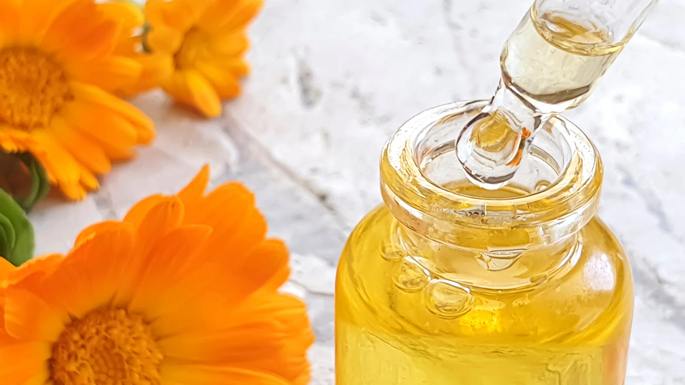 Some Unexpected Benefits and Uses of Calendula Oil缩略图