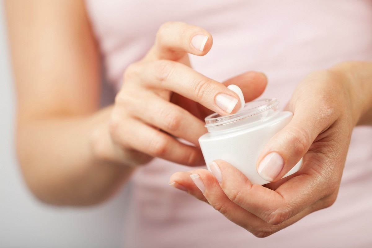 The Dos and Don’ts of Applying Hand Cream: A Guide缩略图