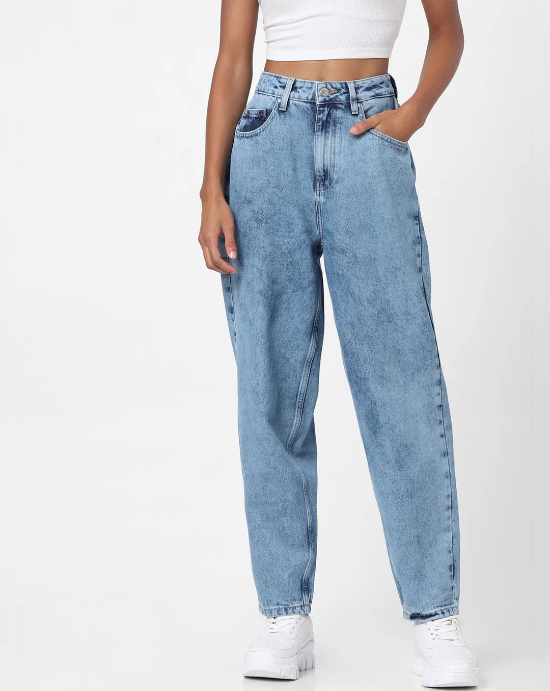 Mom jeans for women have become a popular and beloved fashion trend among women of all ages for several reasons.