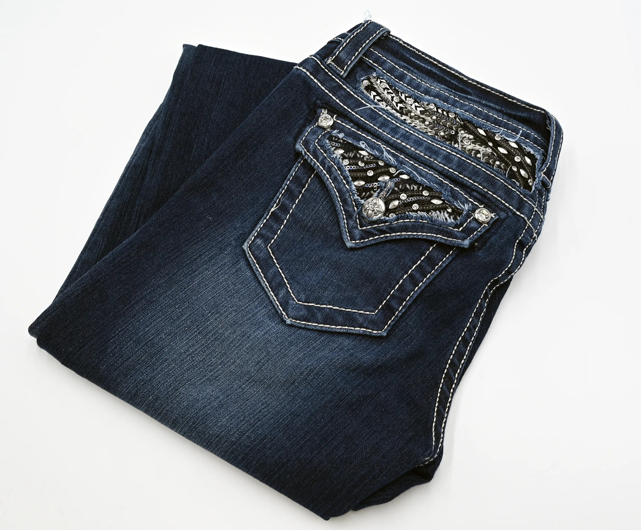Missme jeans, the history of women's jeans is as rich and varied as the many styles available today. Jeans have evolved from a utilitarian garment into a fashion staple