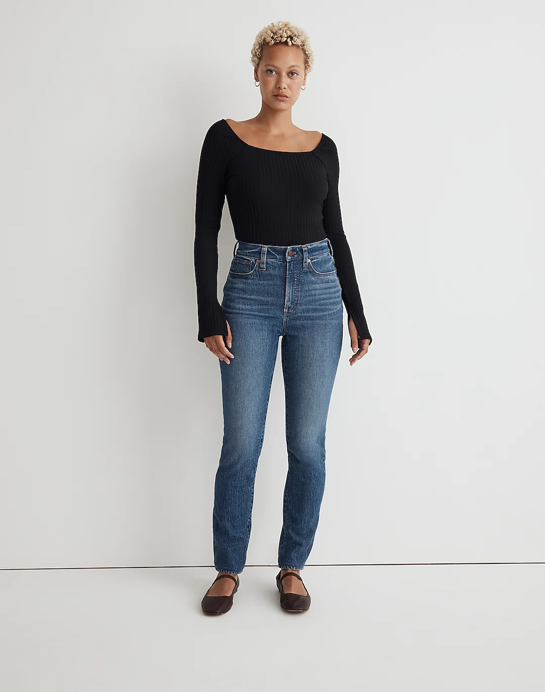 Best curvy jeans that fit and flatter curvy figures can be a challenging quest. With the fashion industry's increasing recognition of diverse body types