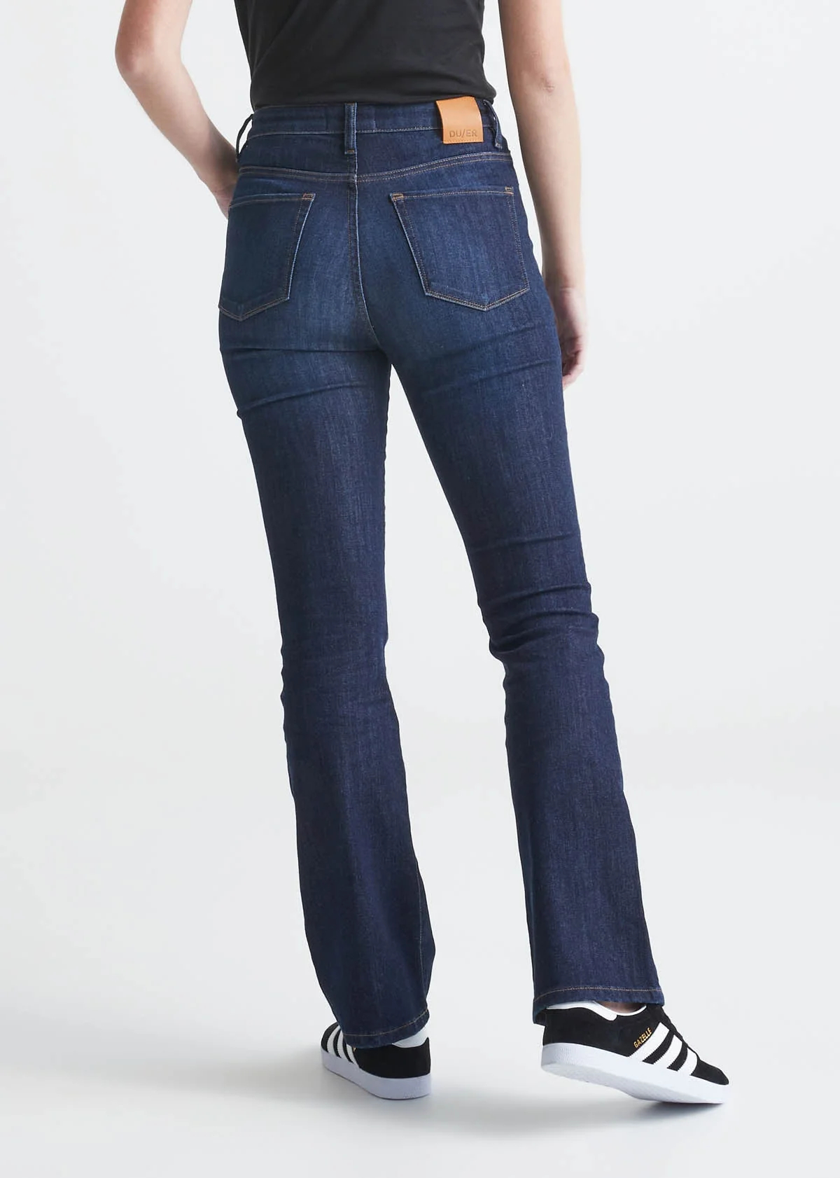 Bootcut jeans women's, with their subtle flare and time-honored design, stand as a beloved style in women's denim fashion.