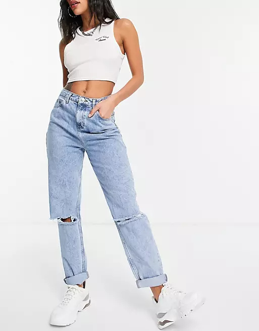 Light wash mom jeans are a versatile and trendy wardrobe essential that can be styled in numerous ways to create chic and fashionable outfits. 