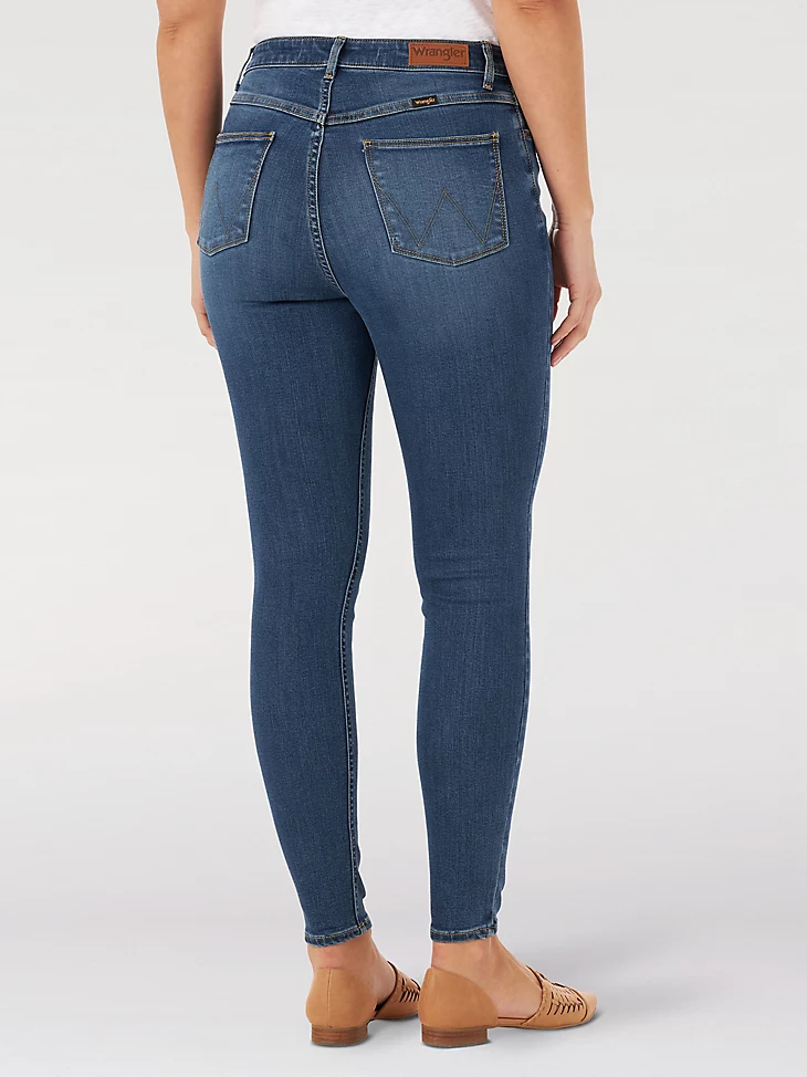 Wrangler high waisted jeans, when it comes to styling Wrangler high-waisted jeans, there are endless possibilities to create