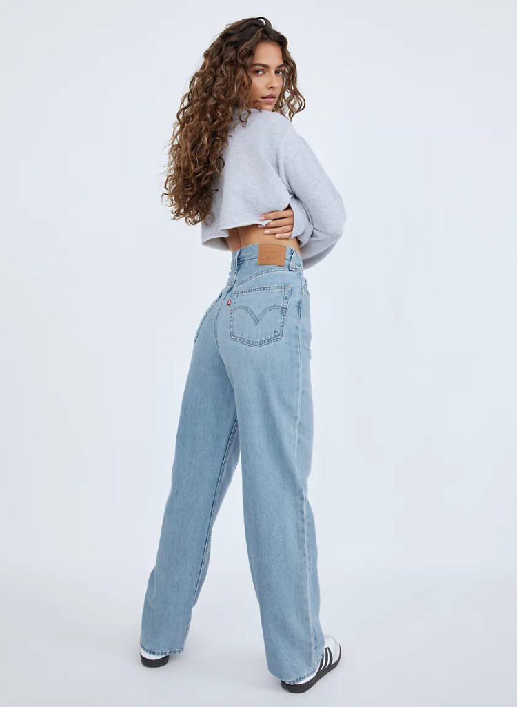 Wide leg jeans women have made a triumphant return to the fashion scene, offering a chic and versatile alternative to traditional denim styles.