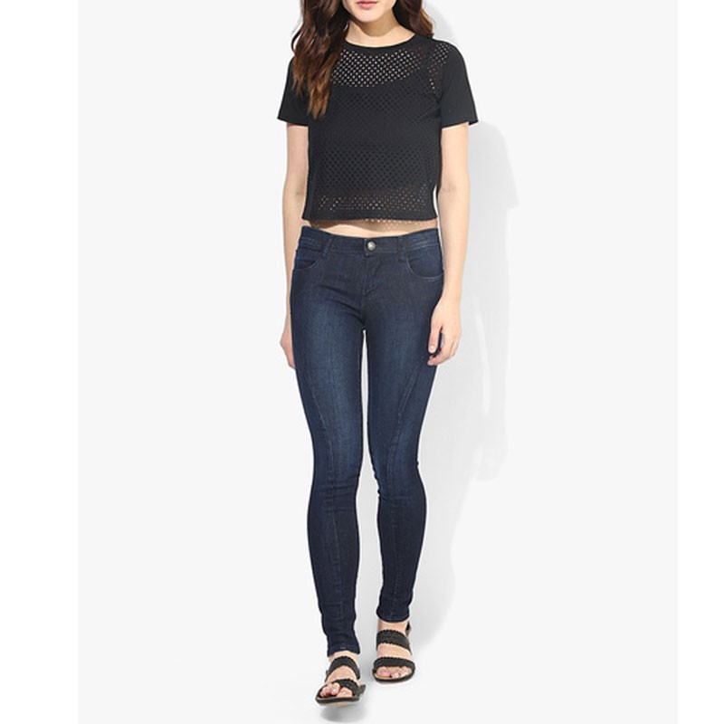Low rise jeans women have been a fashion staple since the early 2000s, offering a stylish alternative to traditional high-waisted designs.