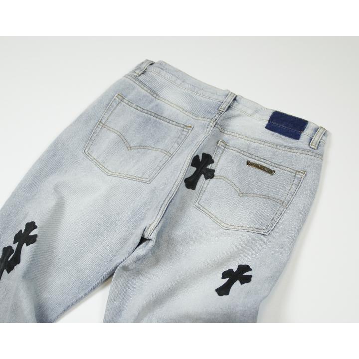 In the realm of high-end fashion, Chrome hearts jeans has established itself as a beacon of luxury and edgy sophistication.