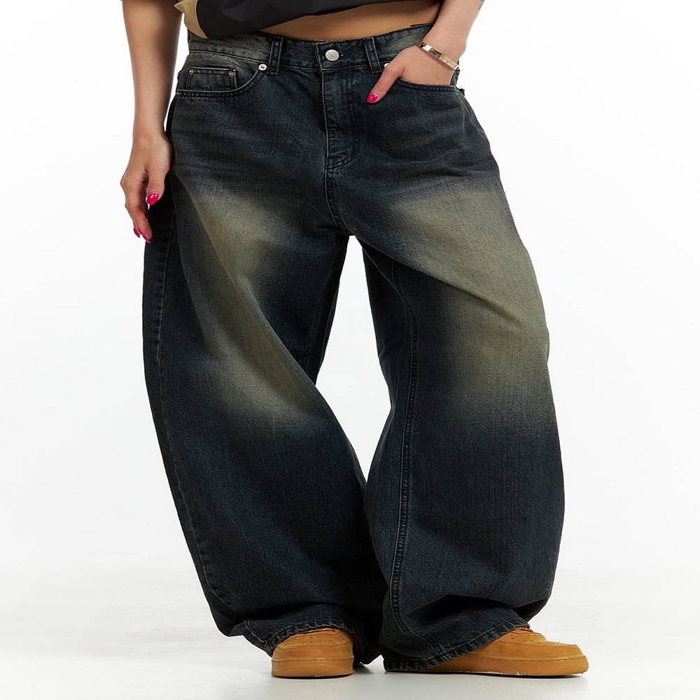 Low rise baggy jeans