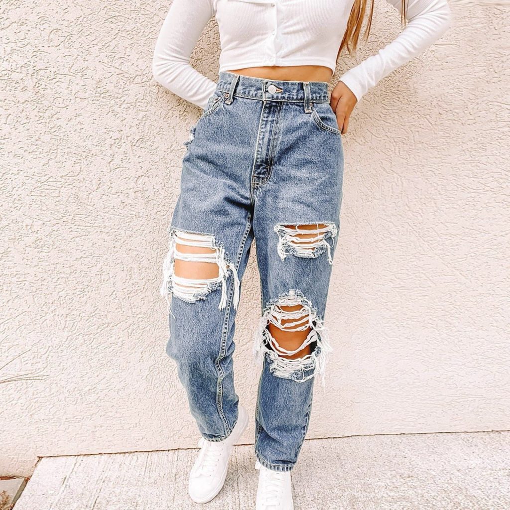 Ripped baggy jeans