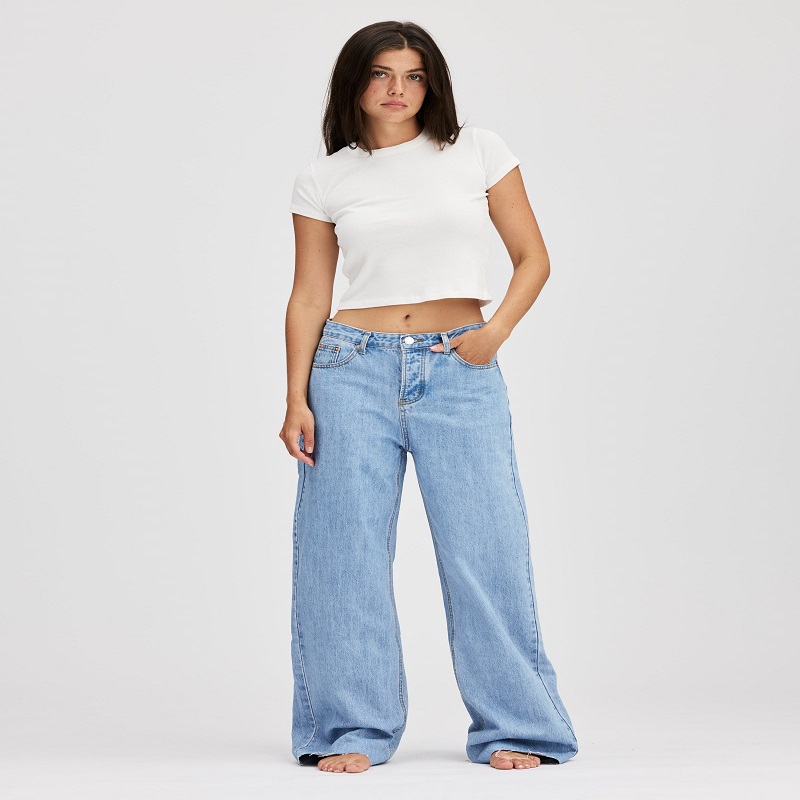 Low rise baggy jeans